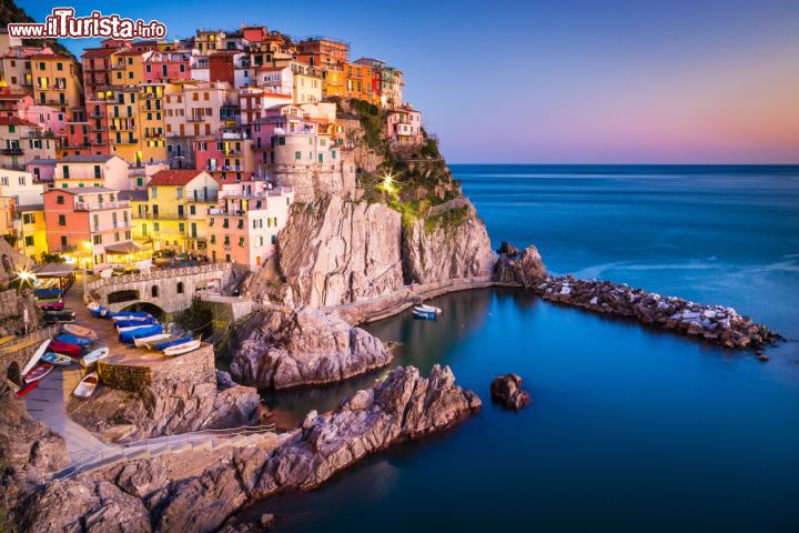 Immagine Manarola, uno dei borghi delle Cinque Terre, Liguria. Questo abitato vanta origini molto antiche legate forse agli abitanti di Volastra.