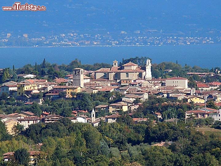 Immagine Manerba del Garda, il panorama del centro storico - © wikipedia