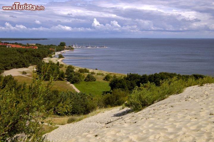 Immagine La costa del Mar Baltico, nei pressi di Nida in Lituania - © mikola/ Shutterstock.com