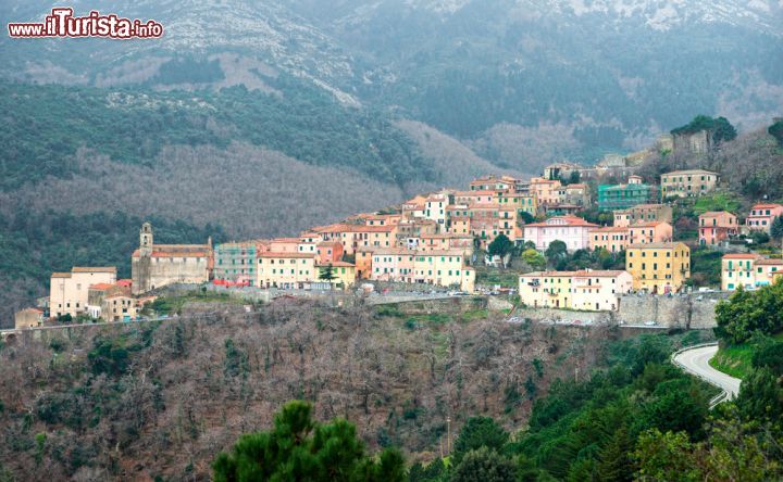 Immagine Marciana, il villaggio Isola d Elba borgo Toscana - © Luciano Mortula / Shutterstock.com