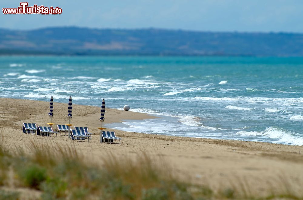 Immagine Mare grosso sulla spiaggia di Termoli, costa del Molise.