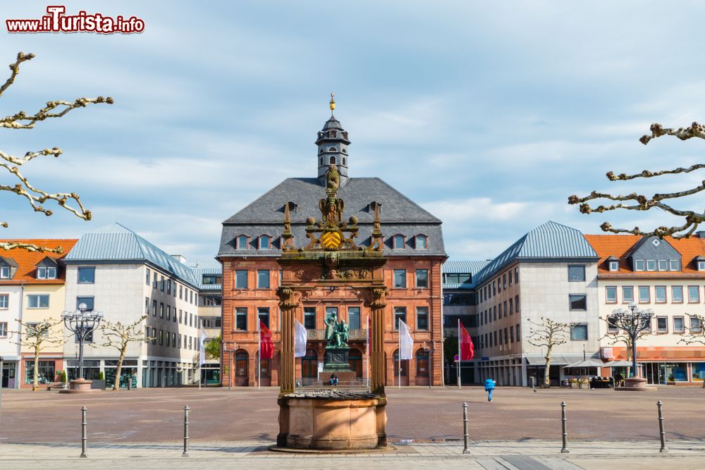 Immagine Market Platz, la piazza del mercato nel centro di Hanau in Germania