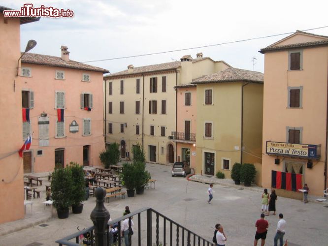 Immagine Massa martana: una veduta del centro storico del borgo dell'Umbria - cortesia foto Wikimedia Commons - CC BY-SA 2.5