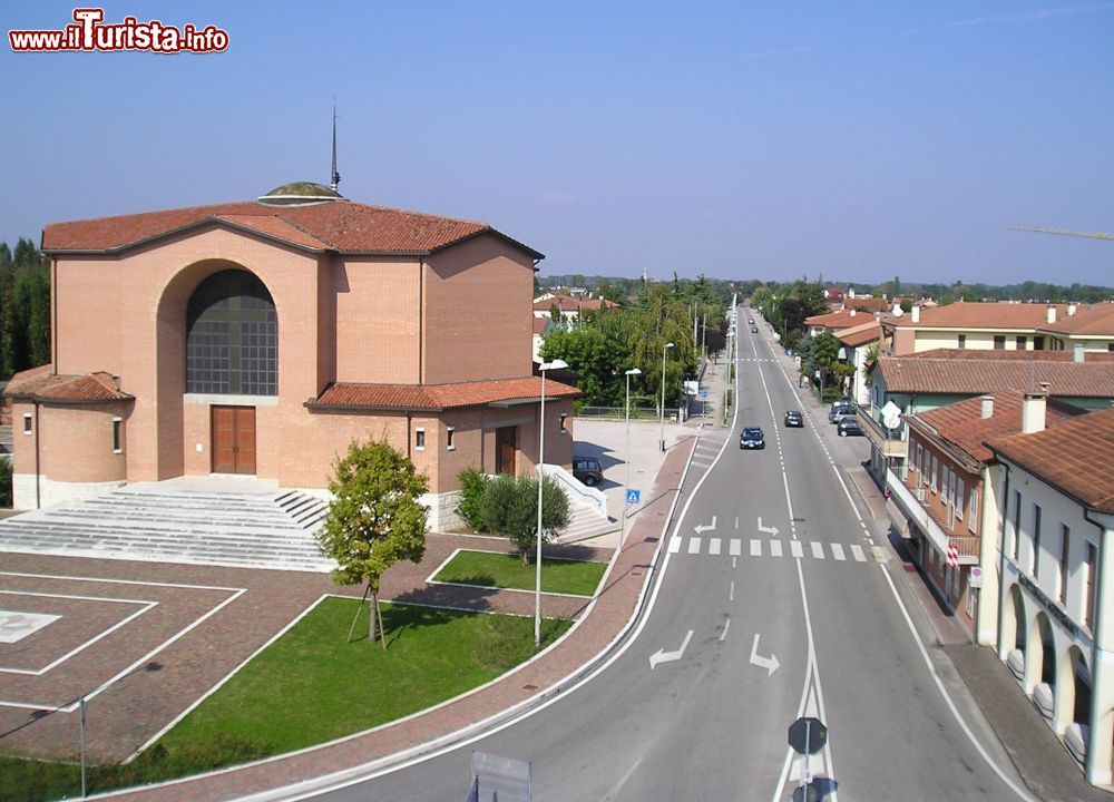 Immagine Massanzago, ridente cittadina del Veneto in provincia di Padova  - © mapio.net