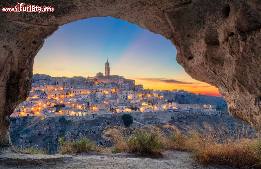 Immagine Matera fotografata la sera di Pasqua: il panorama fotografato dal parco della Murgia Materana in Basilicata