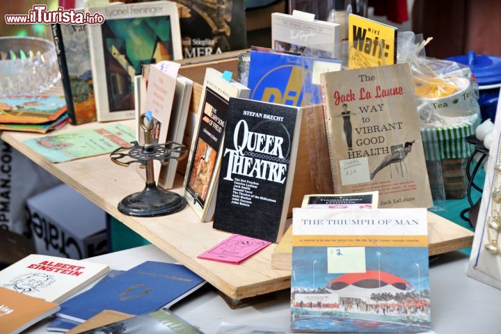 Immagine Uno scatto dal Meeker Avenue Flea Market, storico mercato delle pulci della Grande Mela oggi chiuso. - © Lukas Maverick Greyson / Shutterstock.com