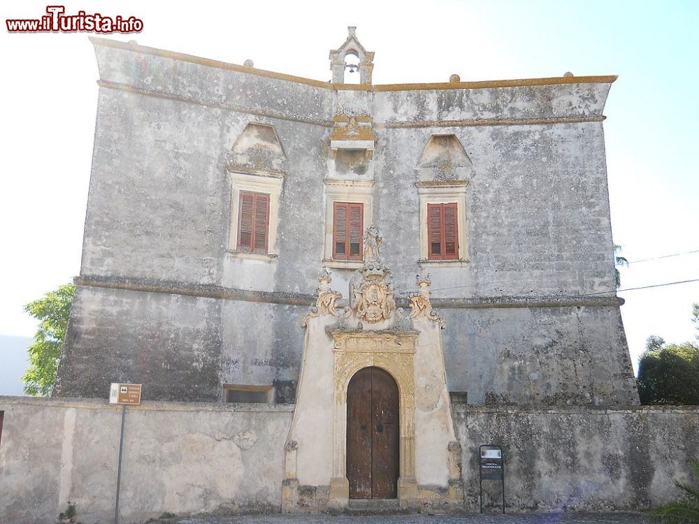 Immagine Melendugno, Puglia: il castello baronale Damely - © Psymark, CC BY-SA 4.0, Wikipedia