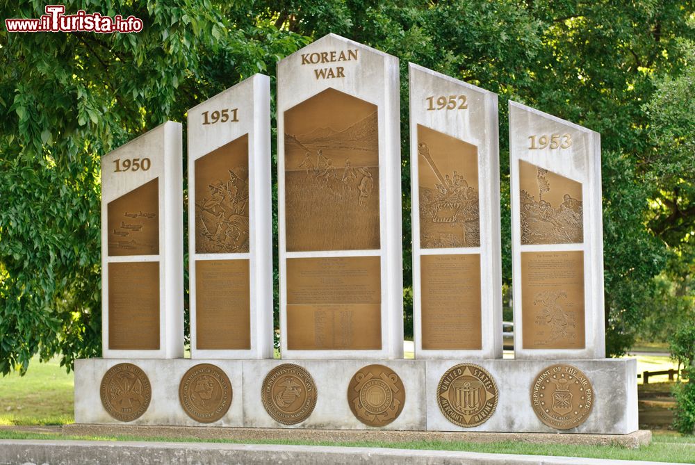 Immagine Il Memoriale alla Guerra Coreana in Piazza dei Veterani a Overton Park, Memphis, Tennessee, USA.