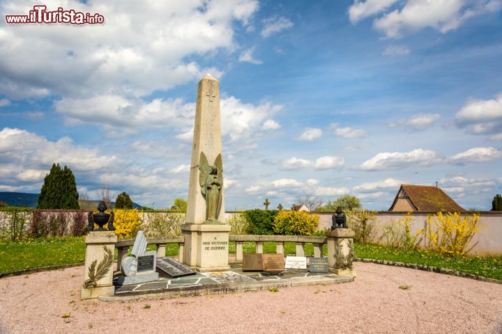 Immagine Memoriale alle vittime di guerra a Bergheim in Alsazia, teatro di più guerre tra francesi e tedeschi nel cosrso della storia - © Leonid Andronov / Shutterstock.com