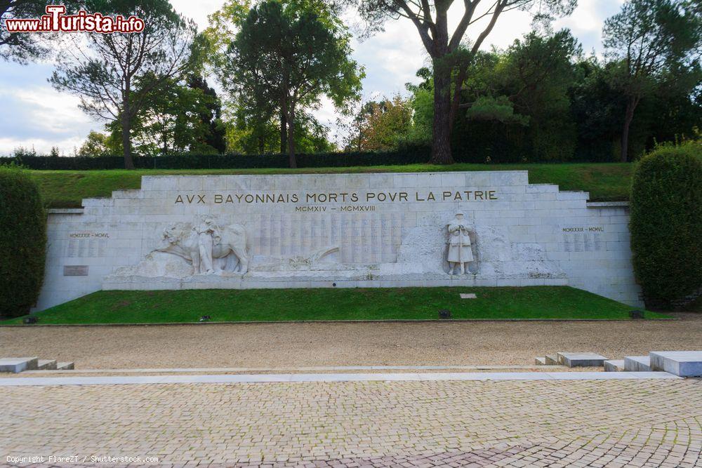 Immagine Memoriale di Bayonne (Francia) dedicato ai cittadini caduti per la patria - © FlareZT / Shutterstock.com