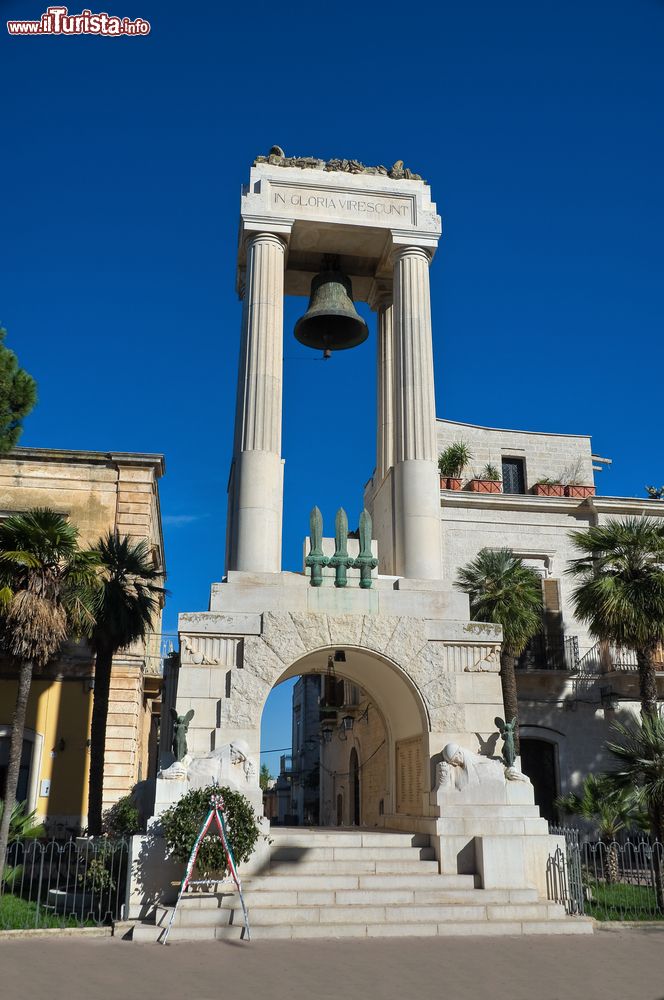 Immagine Memoriale di guerra in centro a Sannicandro di Bari in Puglia
