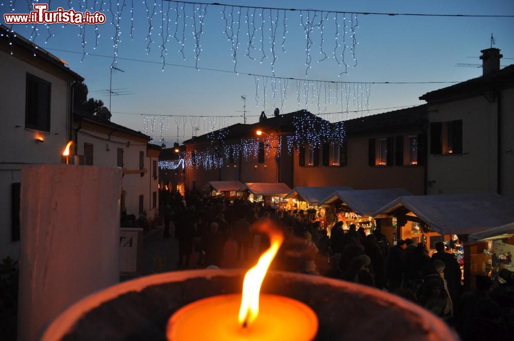 Immagine Candele a Candelara, il Mercatino di Natalizio nel borgo delle Marche
