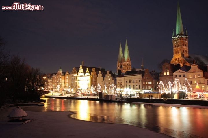 Immagine Mercatino di Natale, Lubecca (Germania), by night.