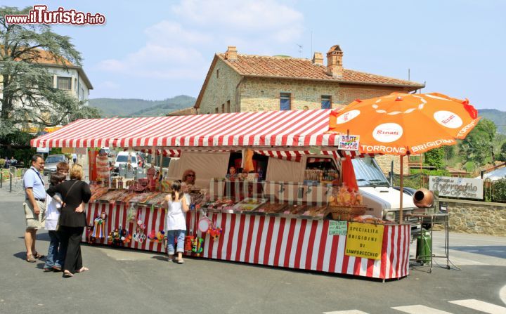 Immagine Mercato a Vinci, Toscana fotografato nella giornata del 1 maggio