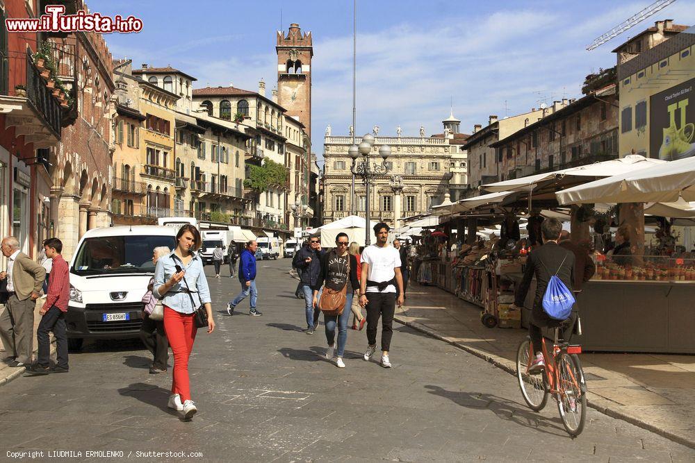 Mercato Di Prodotti Stagionali A San Zeno Verona Foto Verona