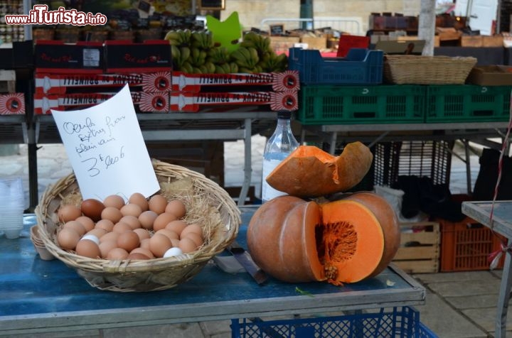 Immagine Particolare del mercato ambulante di piazza Foch, Ajaccio