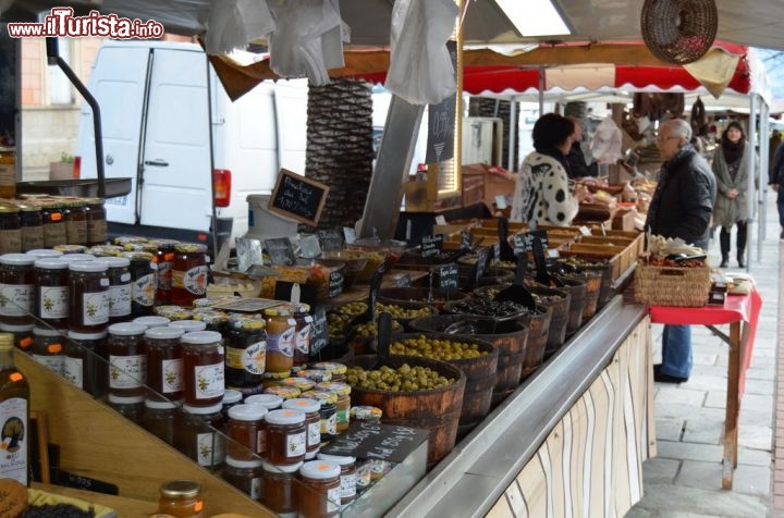 Immagine Confetture al mercato ambulante di piazza Foch, Ajaccio