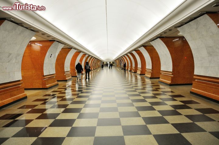 Immagine Fotografia di Victory Park, stazione metro di Mosca, Russia - Un'altra delle stazioni della metropolitana moscovita: Parco della Vittoria © BestPhotoPlus / Shutterstock.com