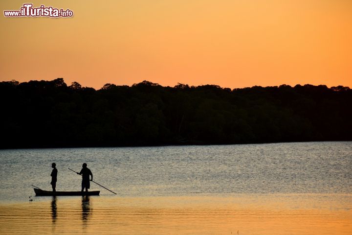 Immagine Mida Creek: un suggestivo tramonto sulle acque di Mida Creek, presso Watamu, (Kenya), visto dal ristorante Crab Shack.