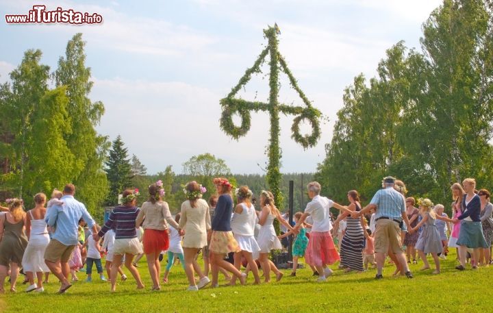 Immagine Midsommar: festa del solstizio d'estate in Svezia - © Artesia Wells / Shutterstock.com