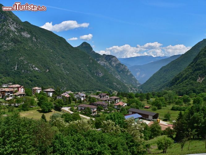 Immagine La vista panoramica del borgo di Molina di Ledro in Trentino