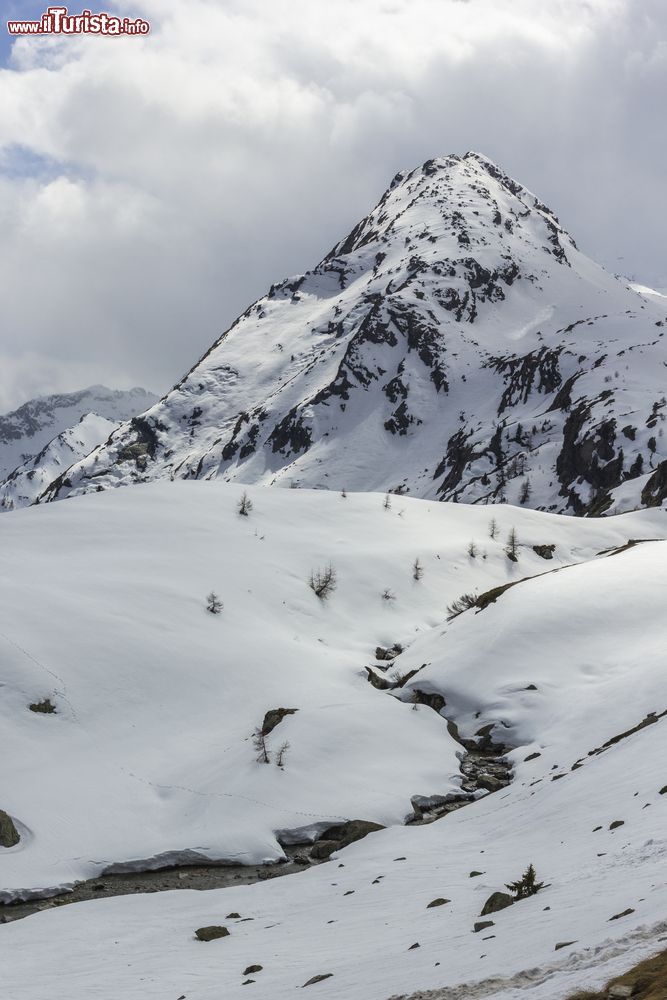 Immagine Montagne innevate nei dintorni di Valgrisenche, Valle d'Aosta, in primavera.
 