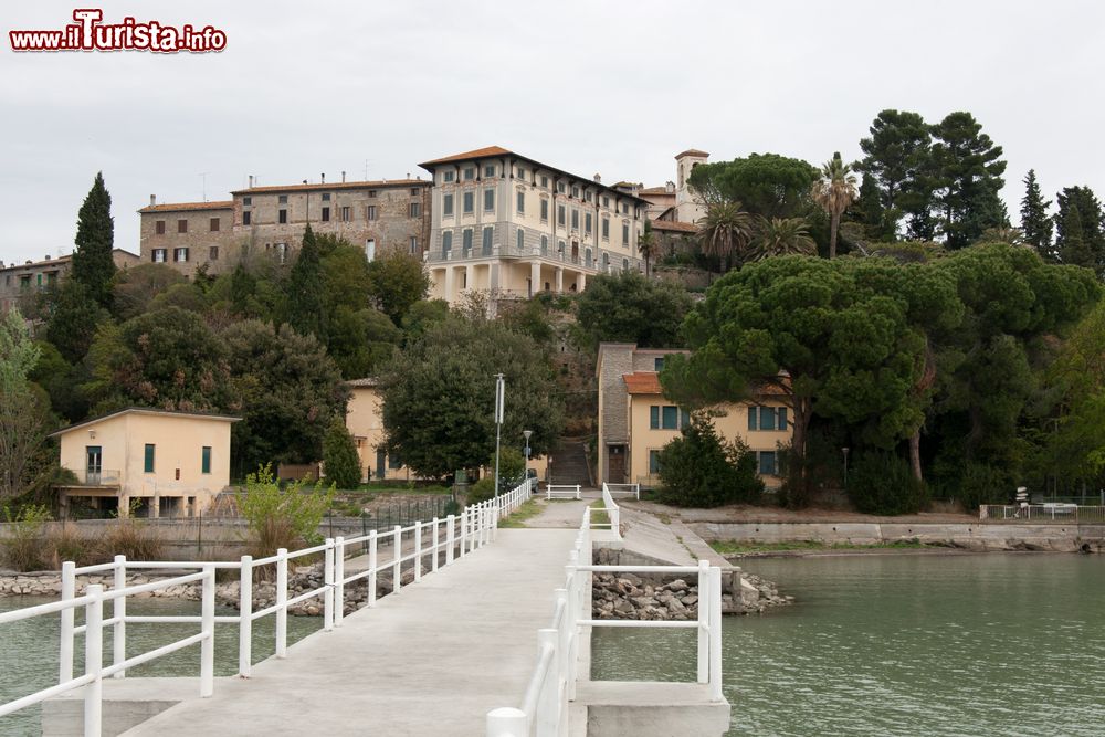 Immagine Monte del Lago sul lago Lago Trasimeno, in Umbria
