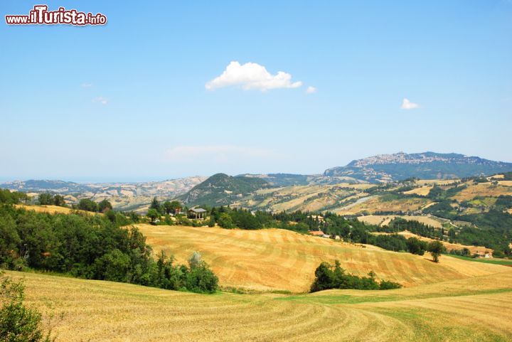 Immagine Montefeltro le colline intorno a Sant'Agata Feltria (Rimini) - © claudio zaccherini / Shutterstock.com