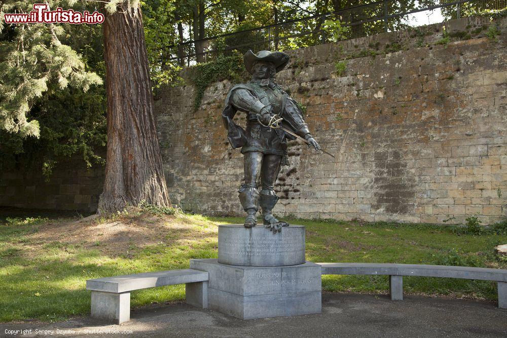 Immagine Monumento a D'Artagnan all'Aldenhofpark di Maastricht, Olanda. La statua si trova nei pressi del luogo in cui il militare francese morì nel 1673 - © Sergey Dzyuba / Shutterstock.com