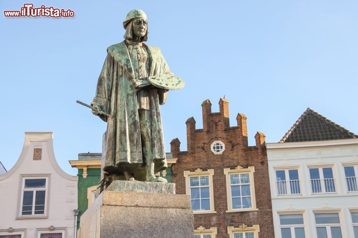 Immagine Il monumento a Hieronymus Bosch, grande pittore nato e vissuto tra il XV e il XV secolo nella cittadina di 's-Hertogenbosch, in Olanda meridionale - foto © Nick_Nick / Shutterstock.com