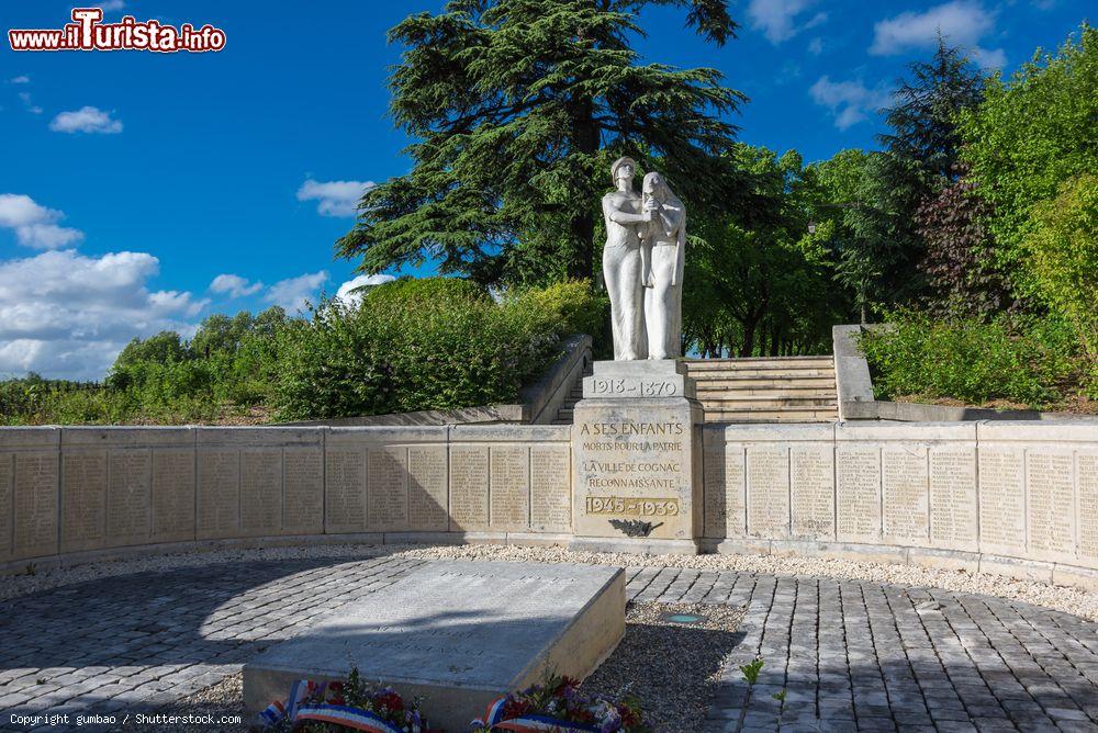 Immagine Monumento ai caduti nelle guerre nella città di Cognac, Nuova Aquitania (Francia) - © gumbao / Shutterstock.com