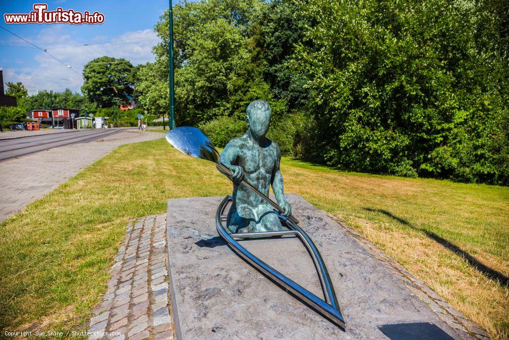 Immagine Monumento ai kayaker nella città di Malmo, Svezia - © Sun_Shine / Shutterstock.com