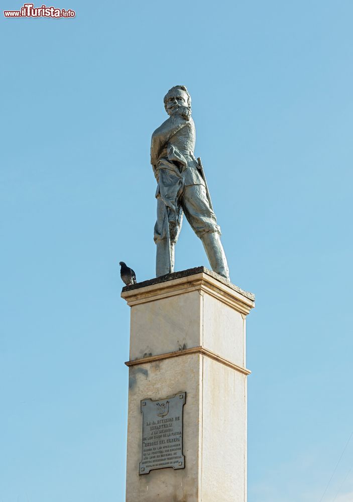 Immagine Monumento ai soldati caduti a Puno in Piazza delle Armi, Perù.