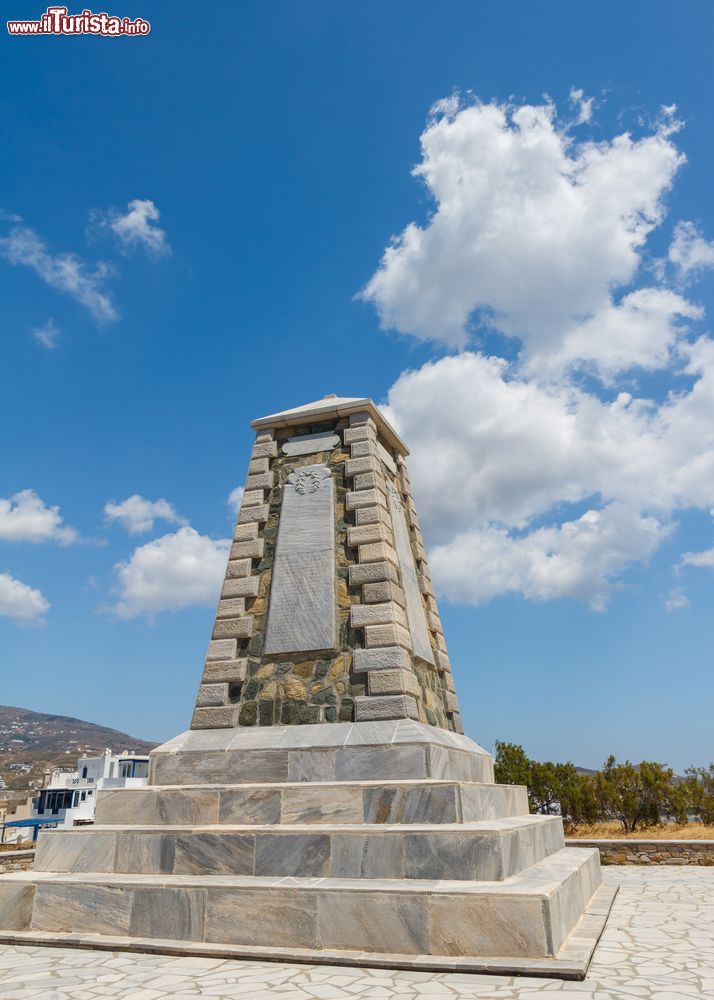 Immagine Monumento ai soldati deceduti nelle guerre dei Balcani, isola di Tino, Grecia.