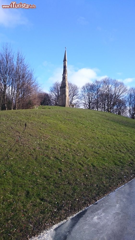 Immagine Monumento al colera a Sheffield, Yorkshire, UK. Questo memoriale è stato costruito in onore delle vittime di un'epidemia di colera del 1832.