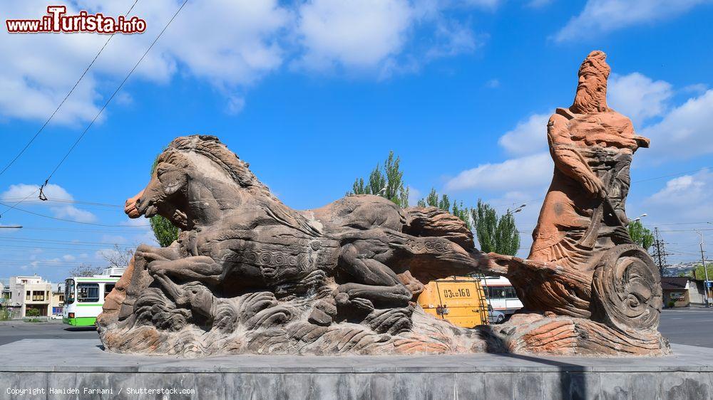 Immagine Il monumento al re Argishtis I di Urartu nei pressi del Museo Erebuni a Yerevan, Armenia - © Hamideh Farmani / Shutterstock.com