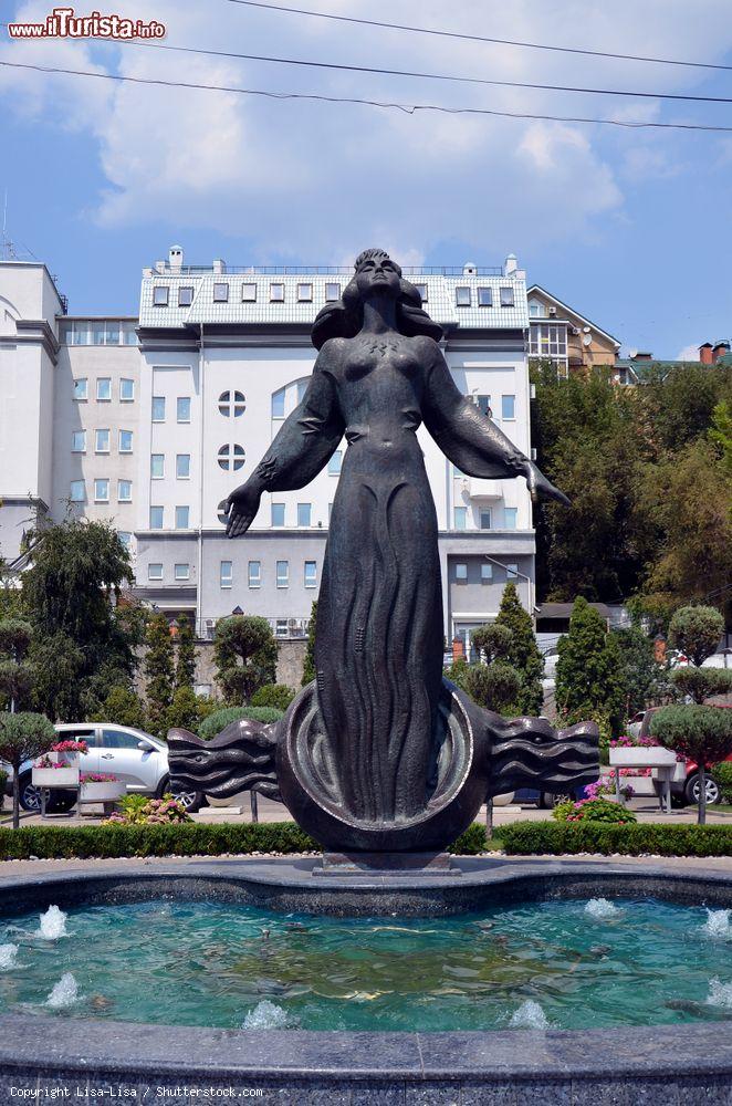 Immagine Monumento alla donna a Rostov-on-Don, Russia - © Lisa-Lisa / Shutterstock.com