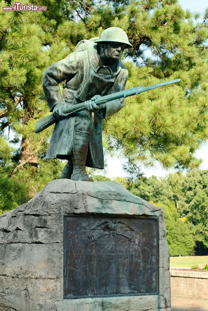 Immagine Monumento alla Prima Guerra Mondiale in Veterans Plaza a Overton Park, Memphis (Tennessee).