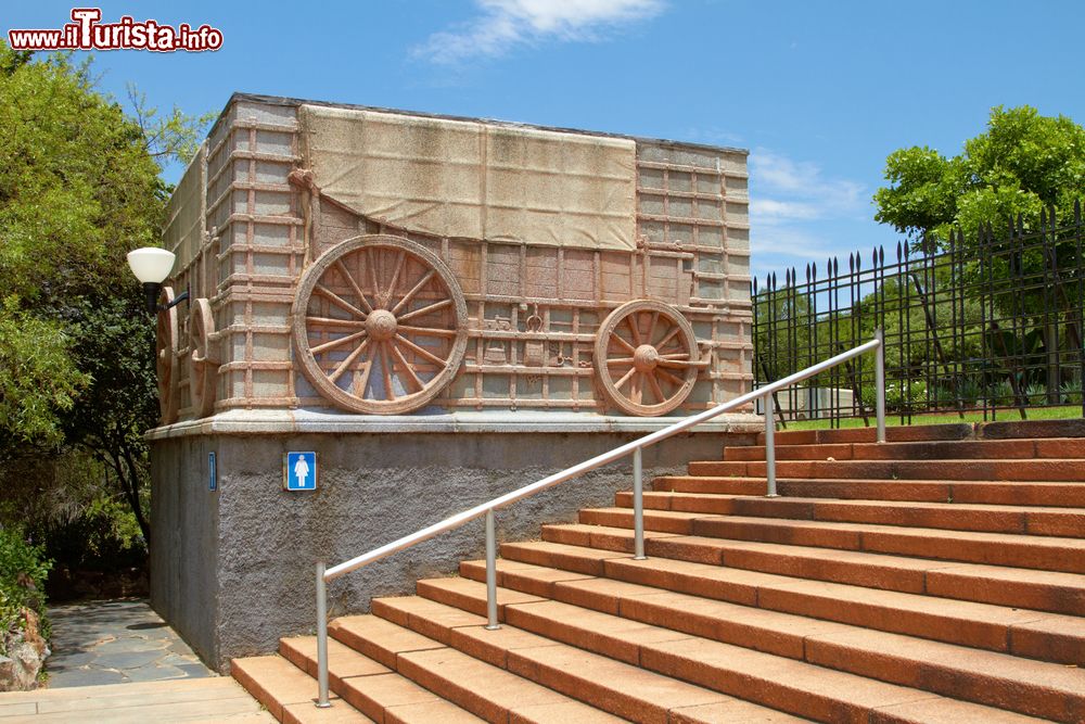 Immagine Monumento all'emigrazione verso nord dei boeri a Pretoria, Sudafrica. Il Great Trek si svolse nel 1835-1837.