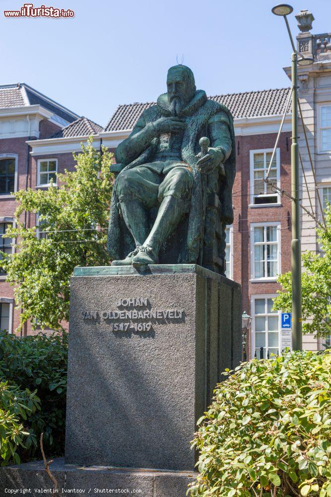 Immagine Monumento allo statista e diplomatico Johan van Oldenbarnevelt a L'Aia (Olanda) - © Valentin Ivantsov / Shutterstock.com