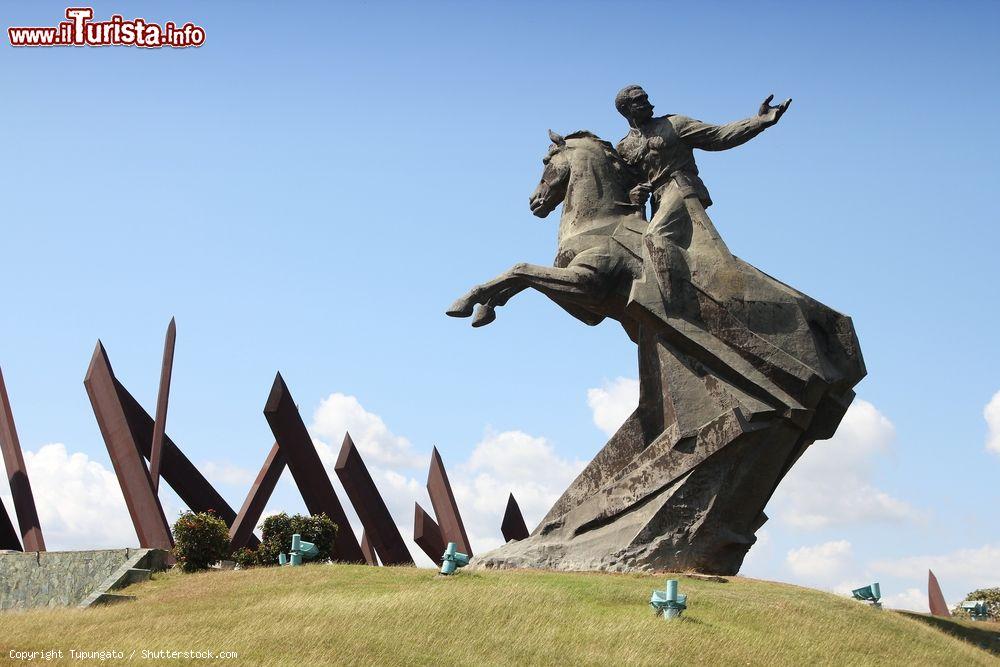 Immagine Il monumento ad Antonio Maceo, eroe dell'Indipendenza cubana su Plaza de la Revoluciòn a Santiago de Cuba - © Tupungato / Shutterstock.com