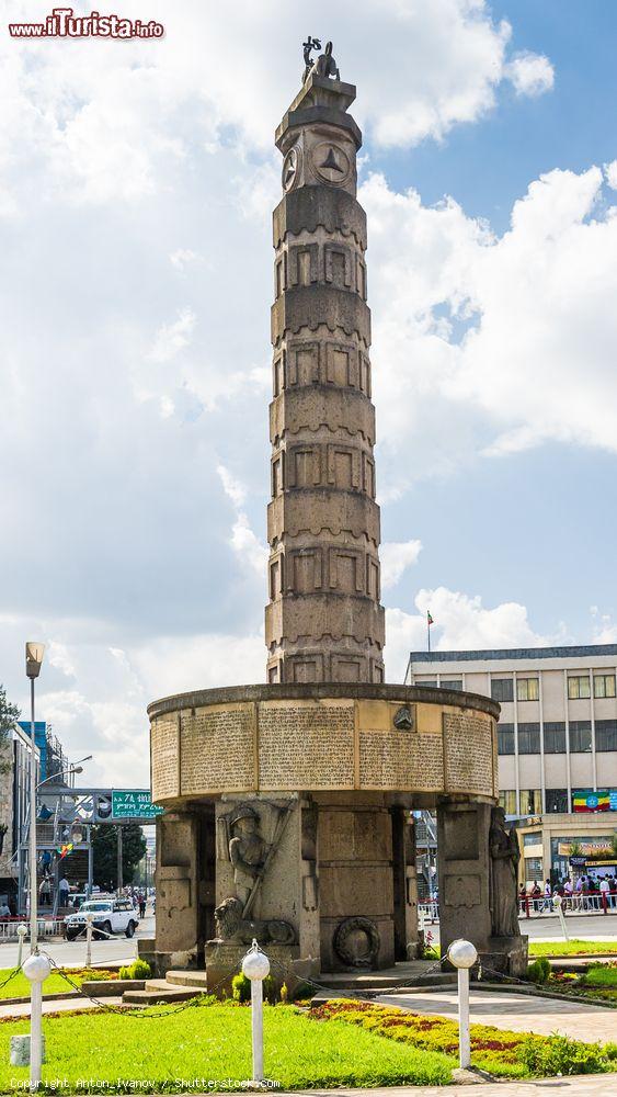 Immagine Il monumento Arat Kilo a Addis Abeba, Etiopia. Situato al centro di piazza Meyazia 27 commemora la liberazione dell'Etiopia dalla dominazione italiana. E' stato inaugurato nel 1944 alla presenza di Hailé Selassié - © Anton_Ivanov / Shutterstock.com