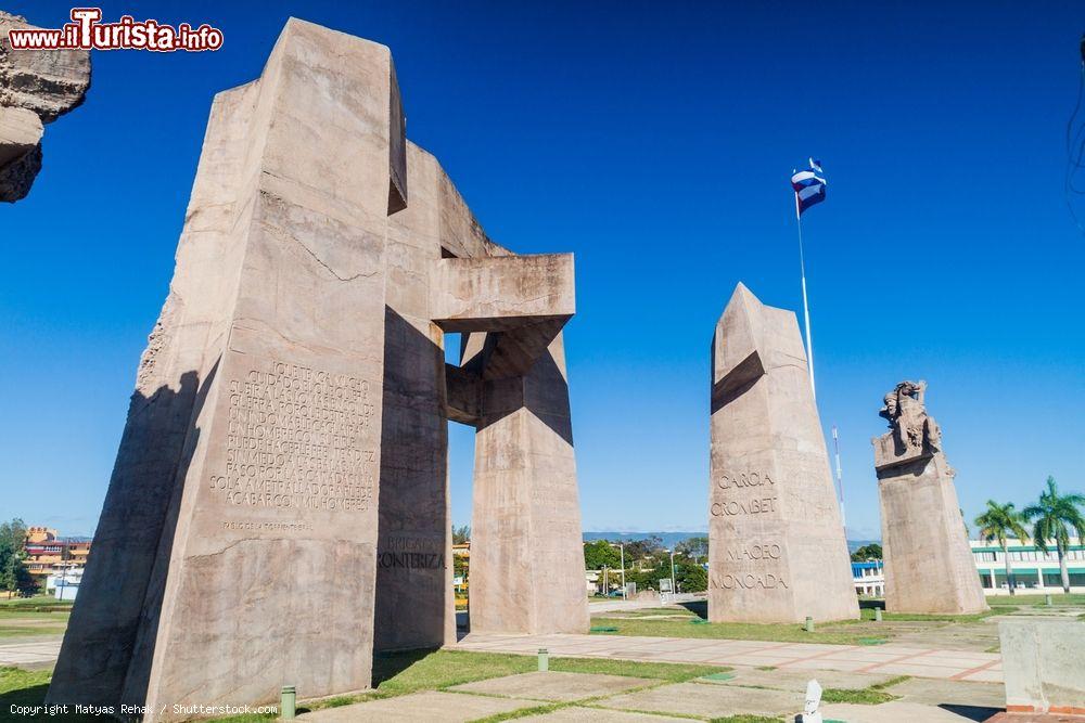 Immagine Il monumento alla Brigada Fronteriza in Plaza Grajales (Plaza de la Revolucion) a Guantánamo, Cuba - © Matyas Rehak / Shutterstock.com