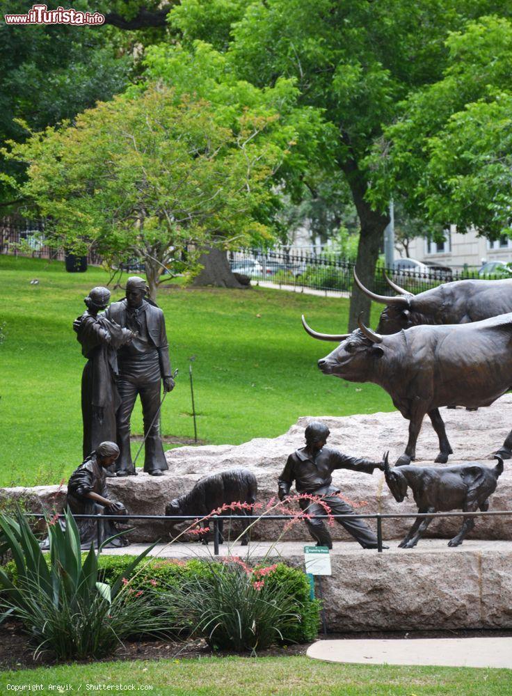 Immagine Monumento storico nella piazza del Campidoglio nel centro di Austin, Texas - © Arevik / Shutterstock.com