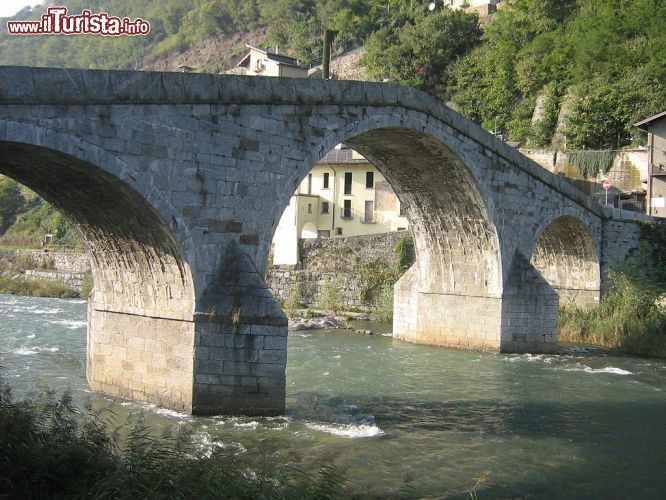 Immagine Il Ponte Ganda a Morbegno attraversa il fiume Adda - © BARA1994 - CC BY-SA 3.0 - Wikipedia