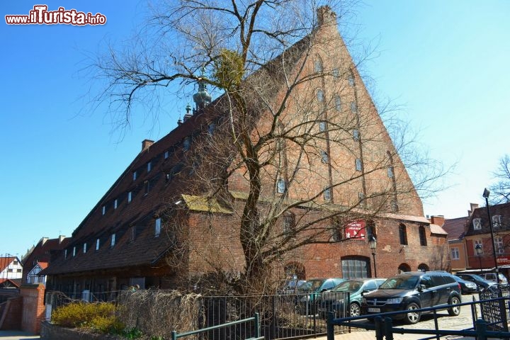 Immagine Mulino Grande, o Wielki Młyn: è una meravigliosa struttura in mattoni rossi che si trova sul canale Radunia, nella Città Vecchia di Danzica. La sua costruzione risale alla metà del XIV secolo.