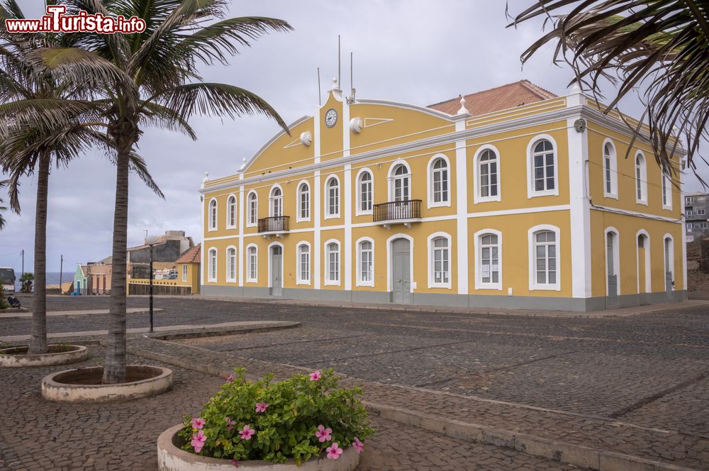 Immagine Il municipio di Ponta do Sol, cittadina ell'estremo nord dell'isola di Santo Antão, Capo Verde (Africa).