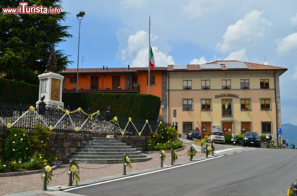 Immagine Il Municipio di Roncola in provincia di Bergamo, Lombardia