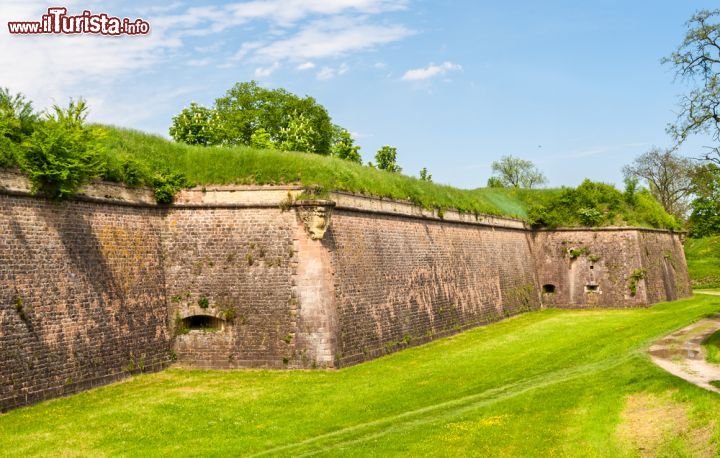 Immagine Le mura difensive della Cittadella di Neuf-Brisach Patrimonio UNESCO dell'Alsazia - © eonid Andronov / Shutterstock.com