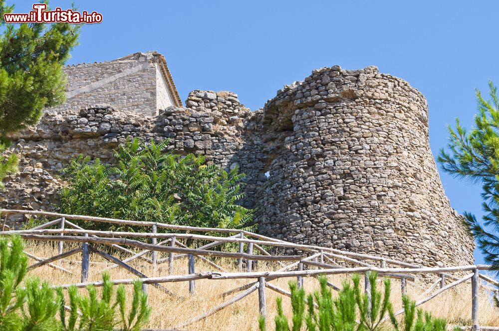 Immagine Mura fortificate a Sant'Agata di Puglia, Italia. Il borgo medievale conserva tracce del passato grazie anche alle sue spesse mura.